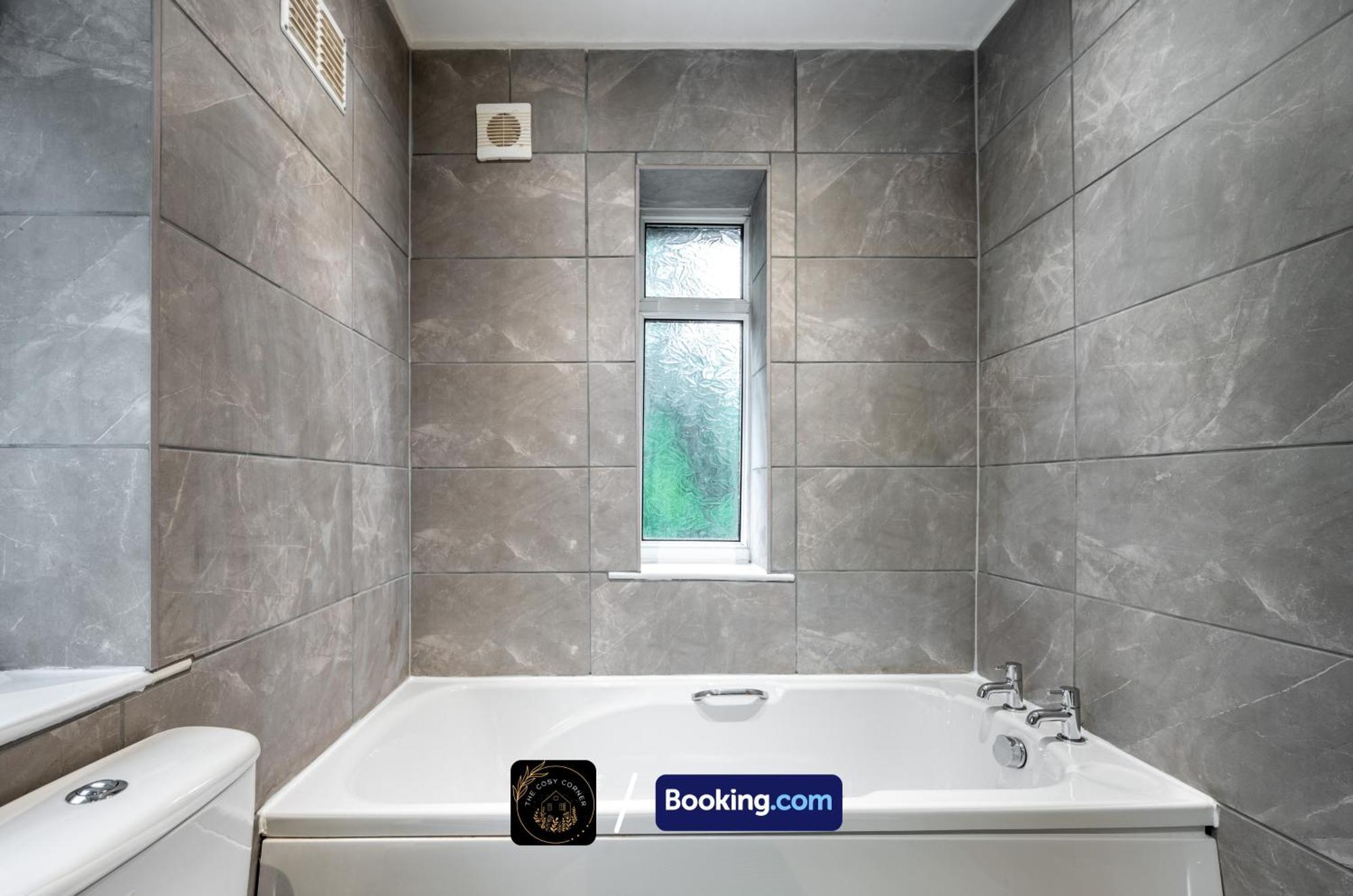 Cosy 3-Bed House, Garden & Free Parking In Stretford Apartment Manchester Luaran gambar